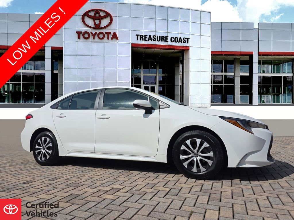 Certified 2022 Toyota Corolla LE FWD image 1
