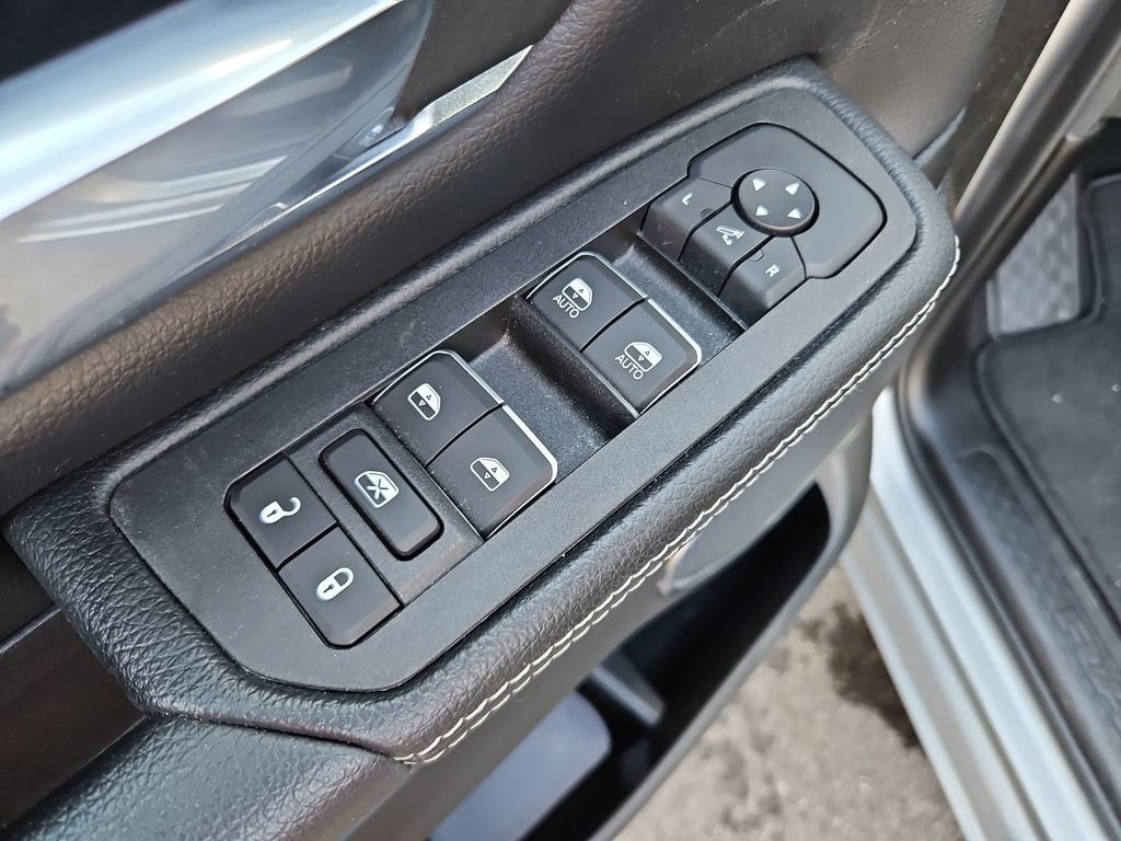 Used 2025 RAM 1500 Laramie image 30