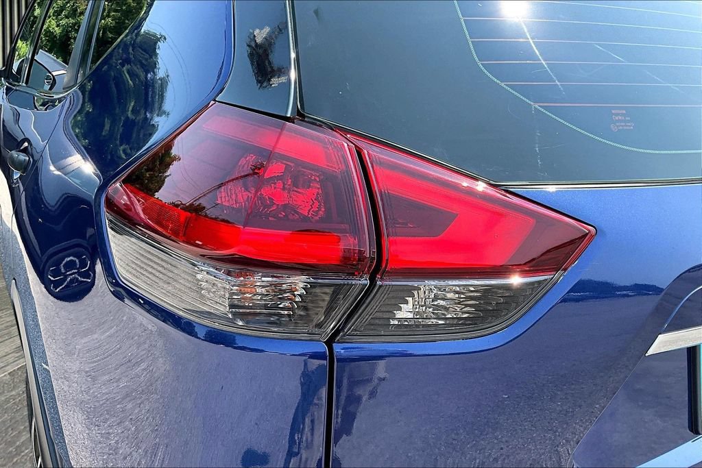 Used 2018 Nissan Rogue S AWD/4WD image 30