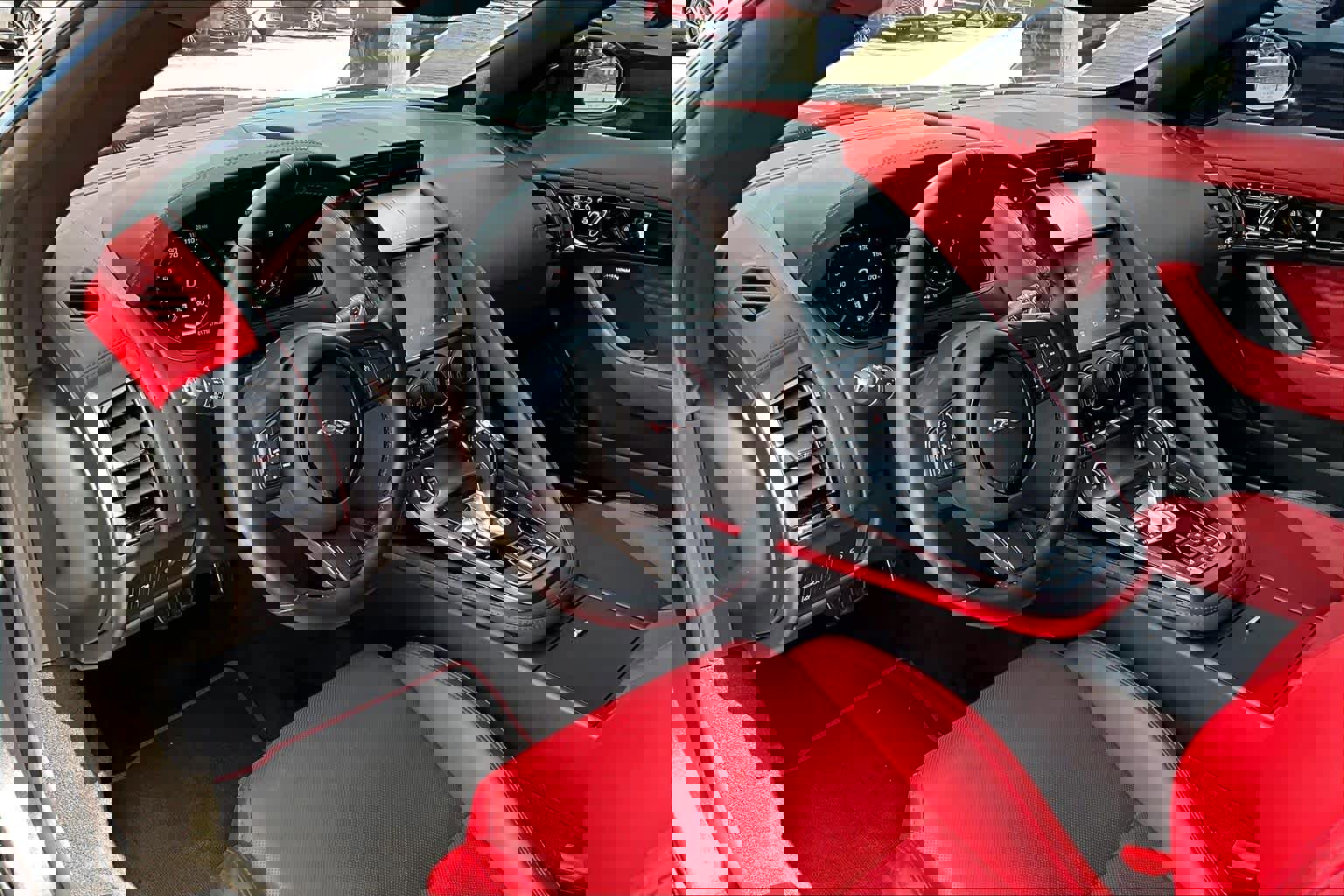 Used 2022 Jaguar F-TYPE Convertible image 18