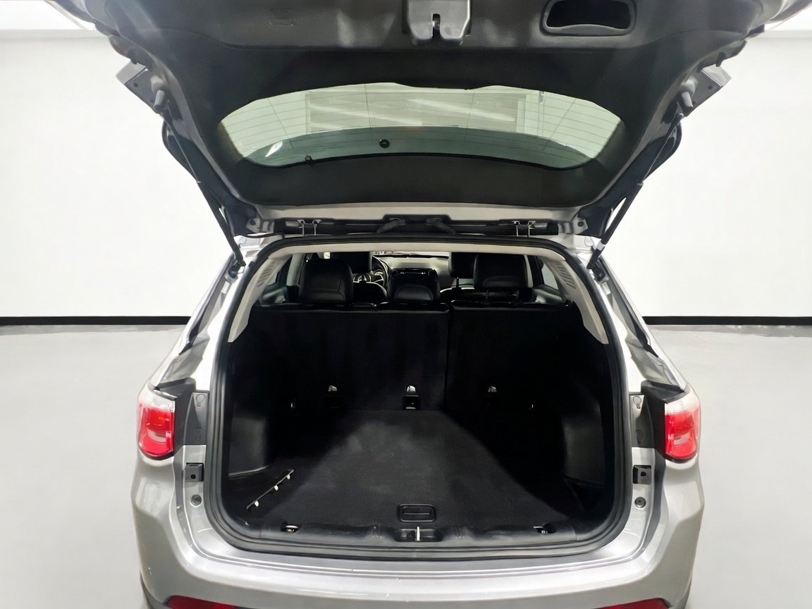 Used 2019 Jeep Compass Limited FWD image 18