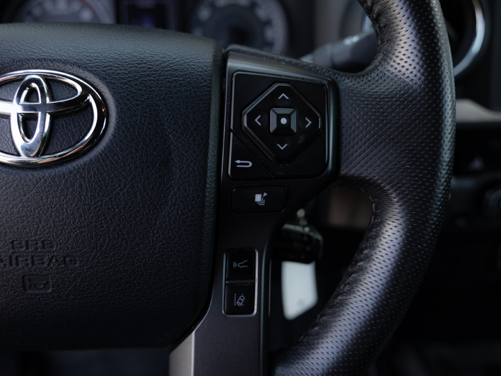 Used 2018 Toyota Tacoma TRD Sport AWD/4WD image 12