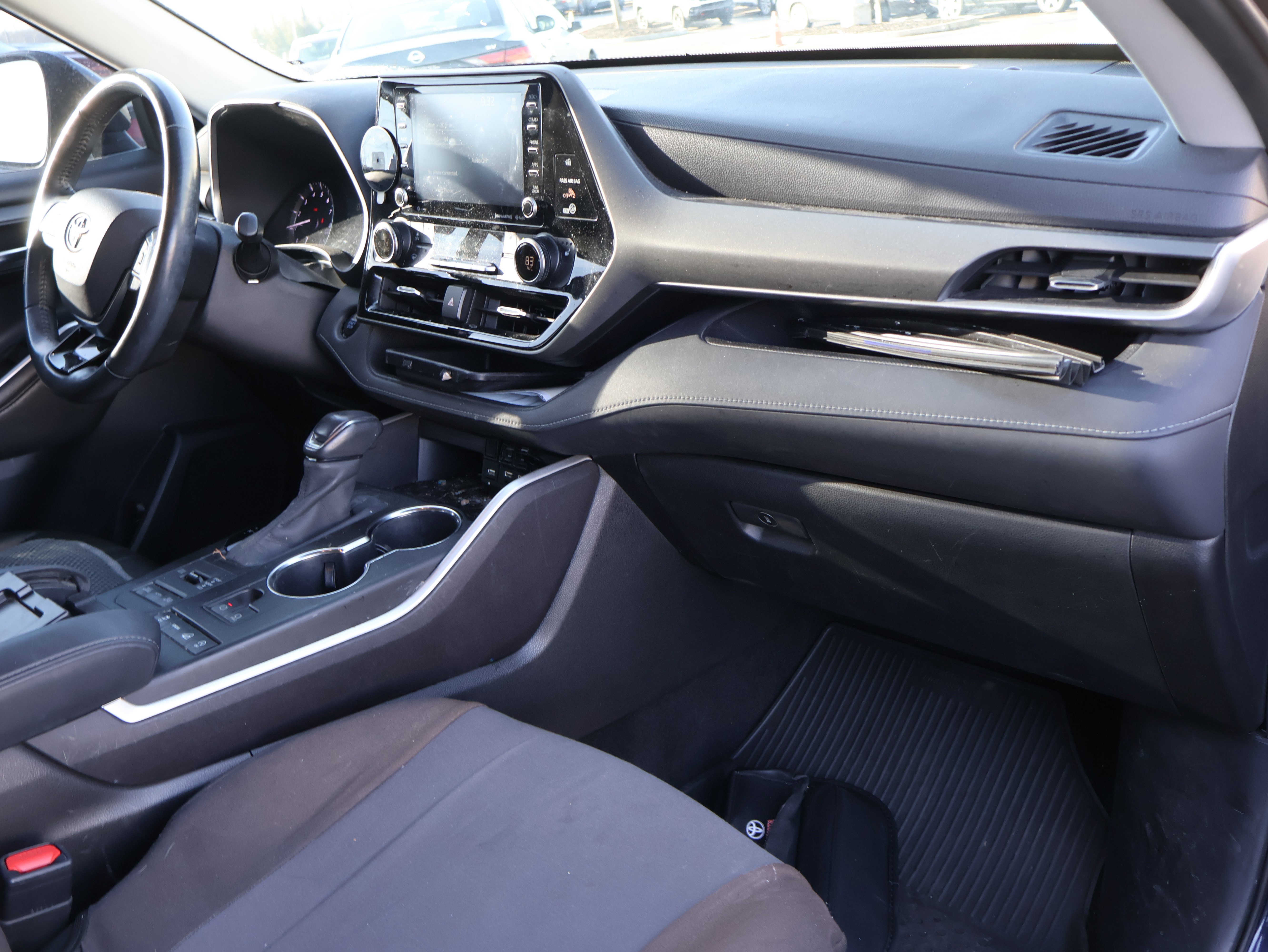 Used 2020 Toyota Highlander XLE image 10