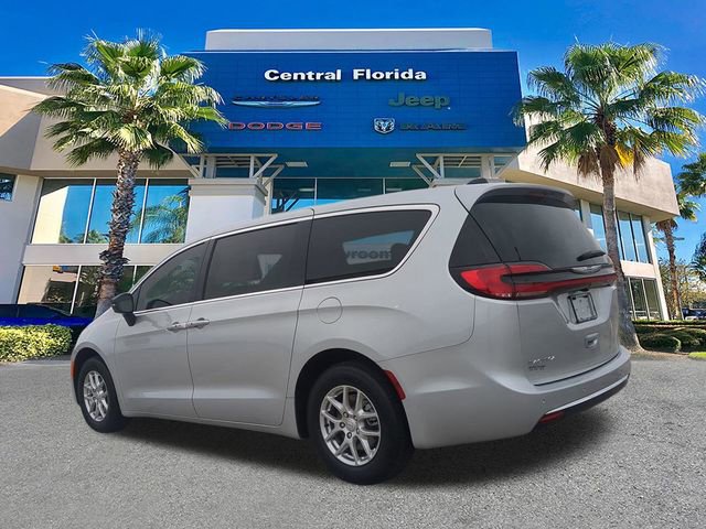 New 2026 Chrysler Pacifica Select image 7