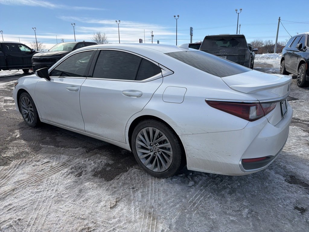 Used 2025 Lexus ES 300h Ultra Luxury image 4