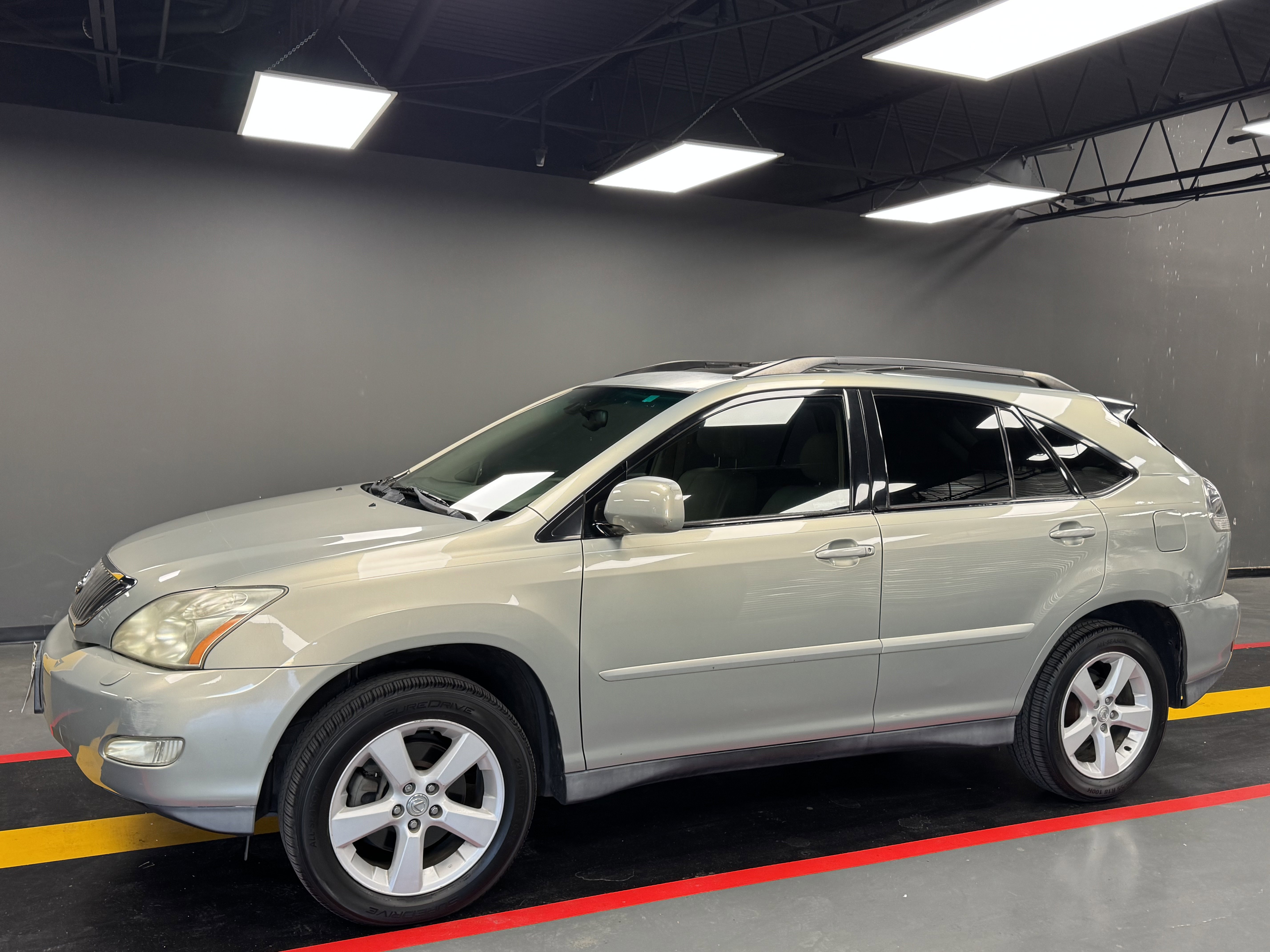 Used 2006 Lexus RX 330 FWD image 2