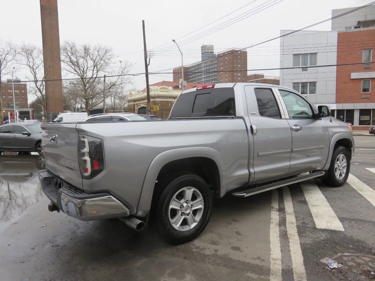 Used 2014 Toyota Tundra SR5 w/ SR5 Upgrade Package AWD/4WD image 4