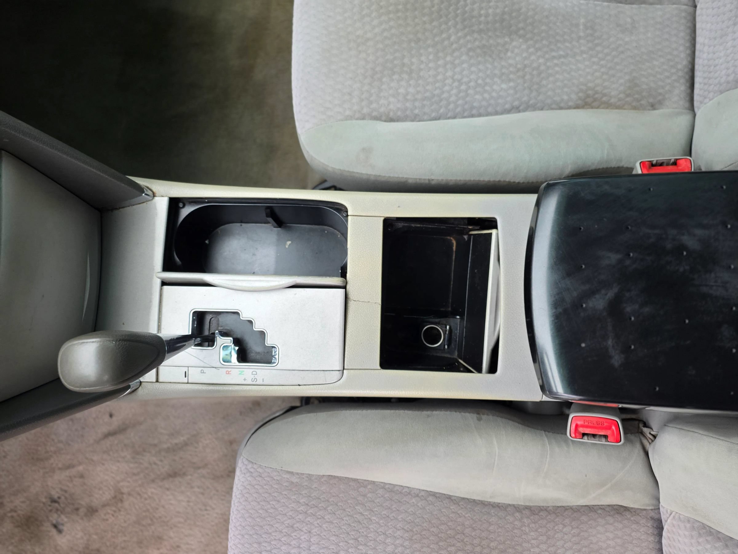 Used 2010 Toyota Camry LE FWD image 19