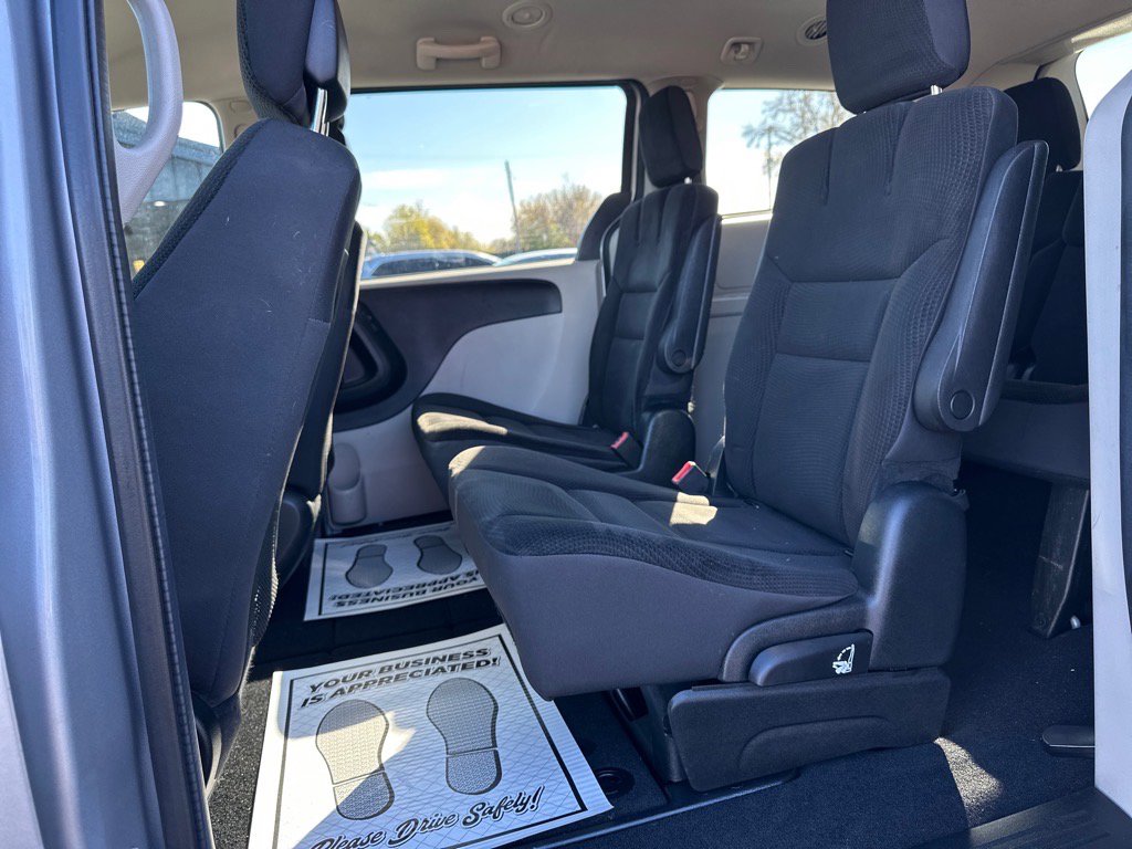 Used 2018 Dodge Grand Caravan SE image 12