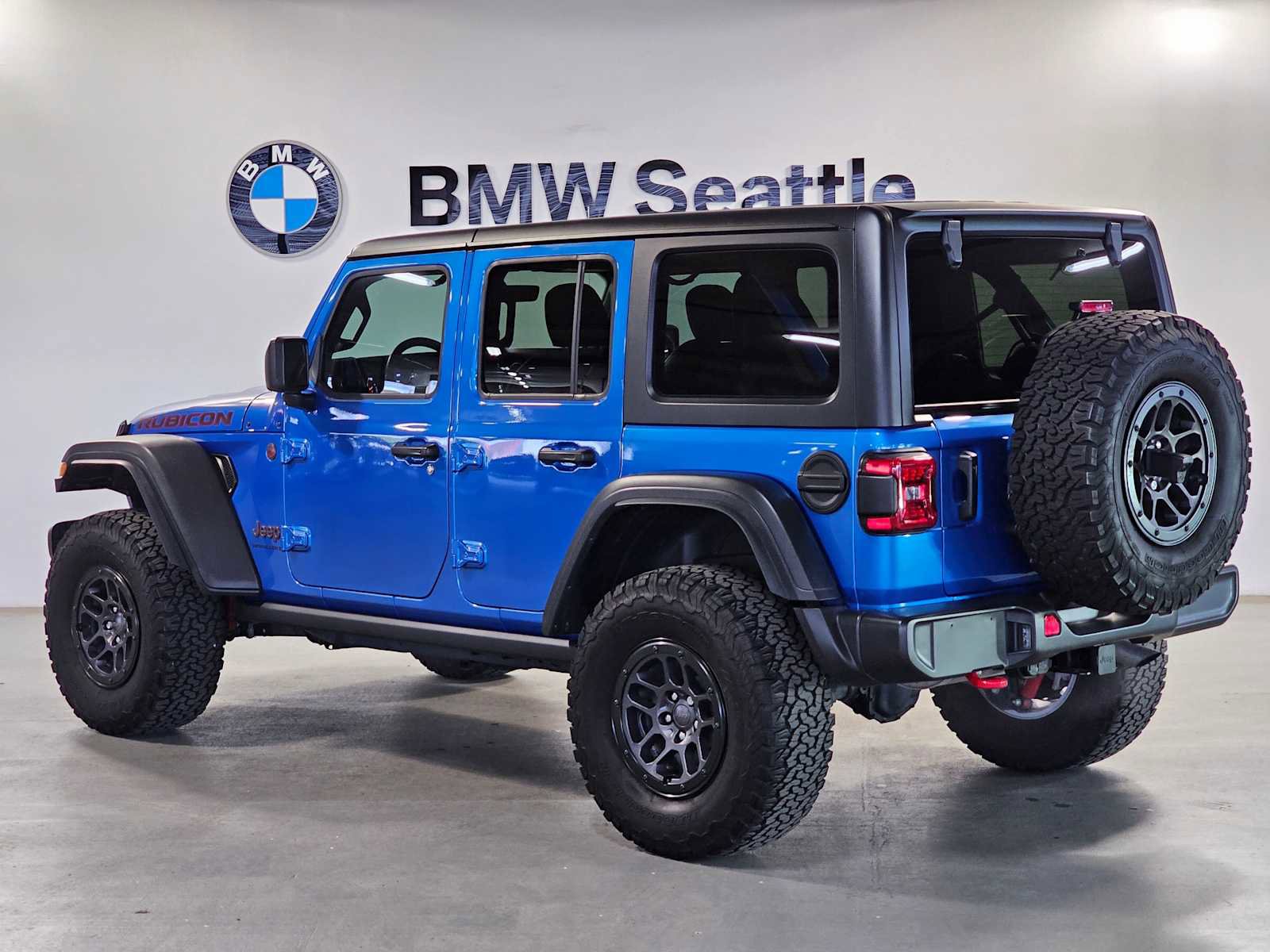Used 2023 Jeep Wrangler Unlimited Rubicon w/ Xtreme 35 Tire Package AWD/4WD image 4