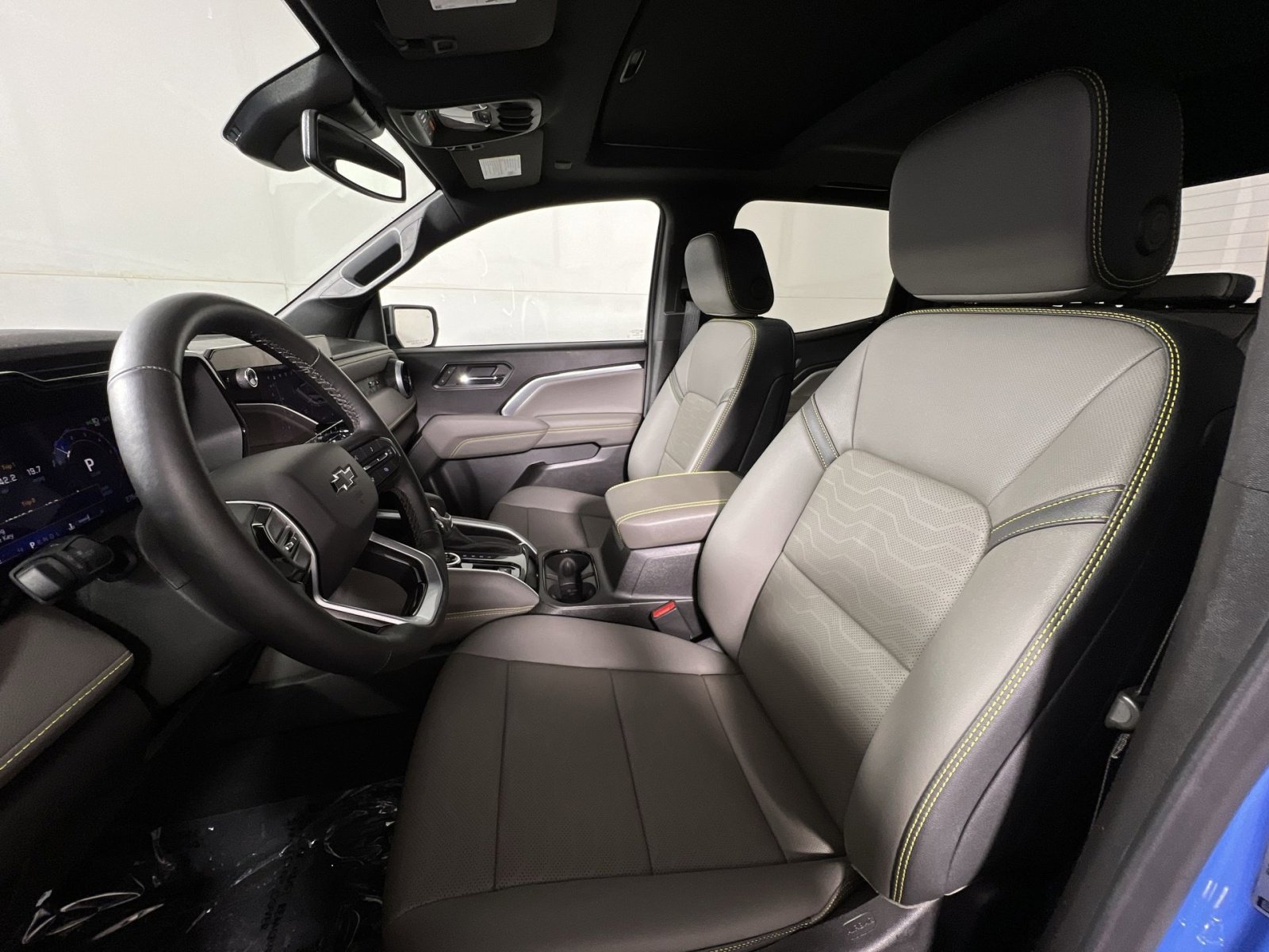 Used 2025 Chevrolet Colorado ZR2 w/ Technology Package image 13