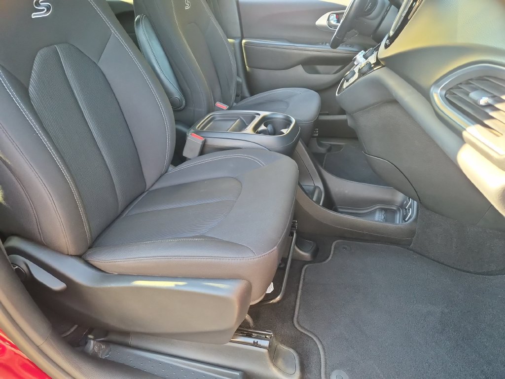 Used 2018 Chrysler Pacifica Touring Plus w/ S Appearance Package FWD image 25