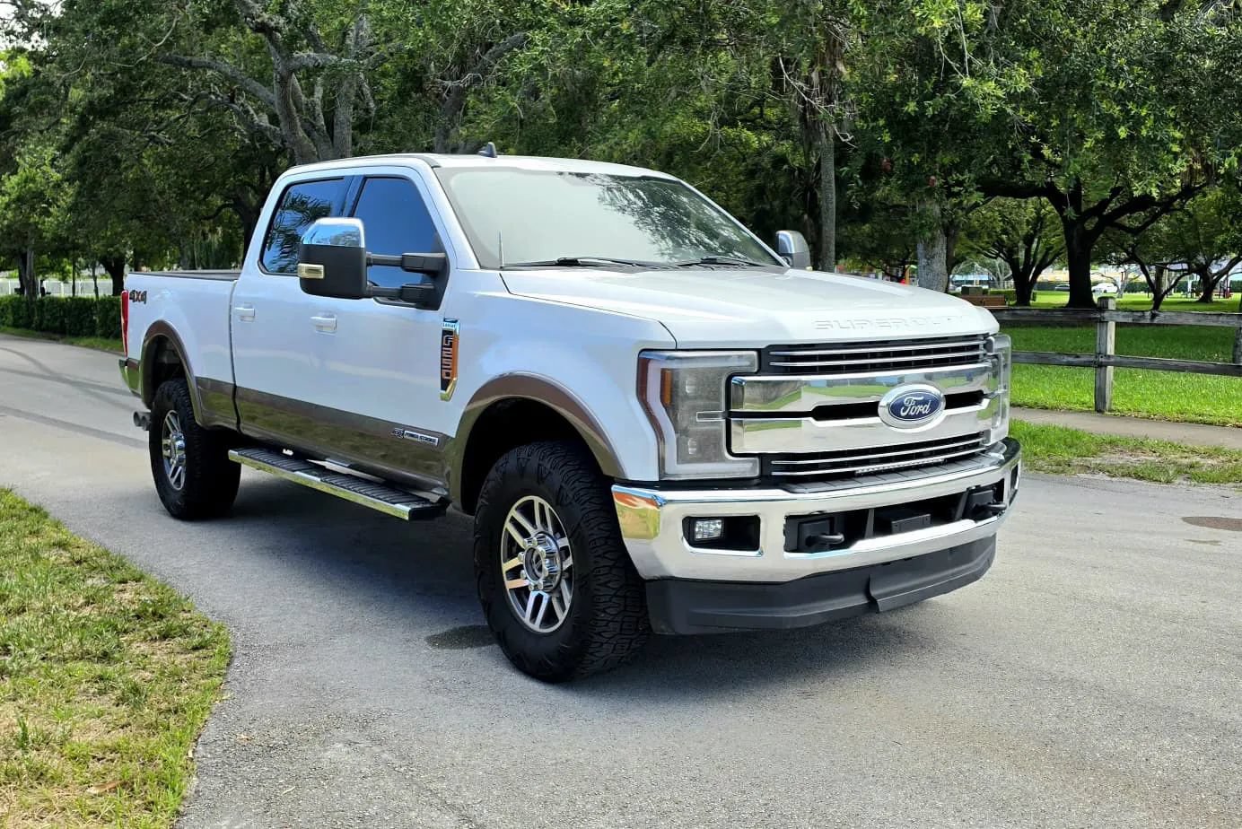 Used 2019 Ford F250 Lariat w/ Lariat Value Package AWD/4WD image 3