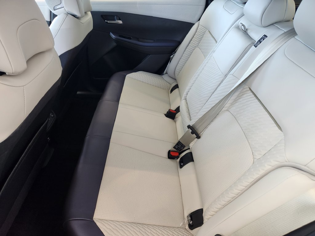 New 2026 Nissan Leaf Platinum+ w/ Cargo Package (Platinum+) FWD image 11