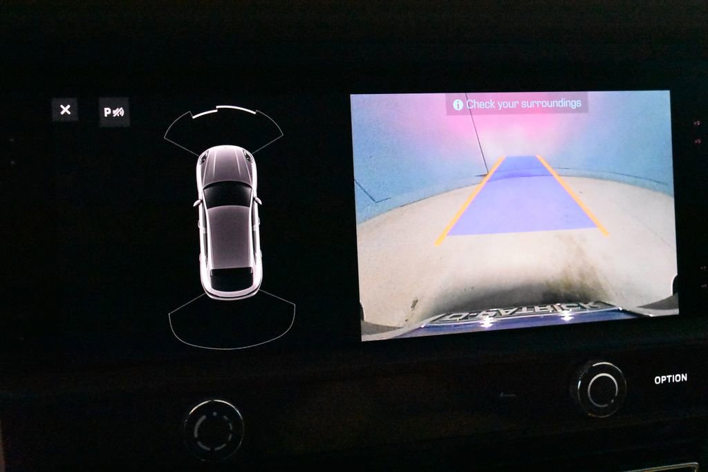 Used 2023 Porsche Macan Turbo image 15