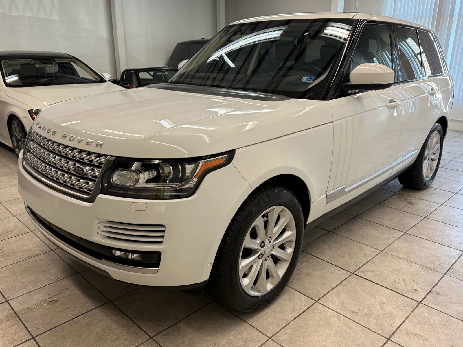 Used 2016 Land Rover Range Rover HSE image 3