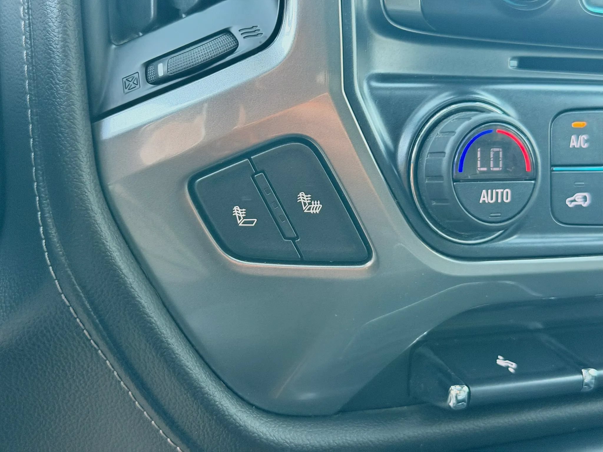 Used 2018 Chevrolet Silverado 1500 LTZ w/ Sport Package AWD/4WD image 26