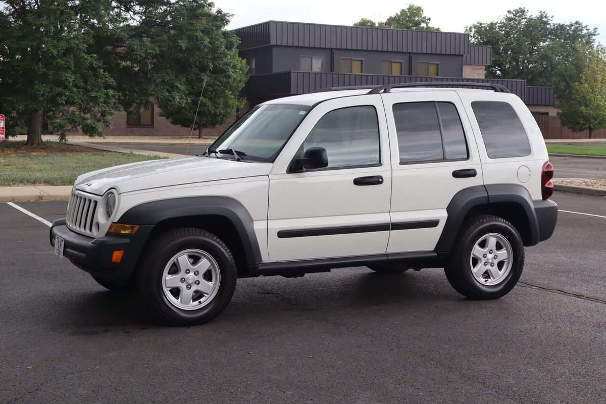 Used 2006 Jeep Liberty Sport AWD/4WD image 10