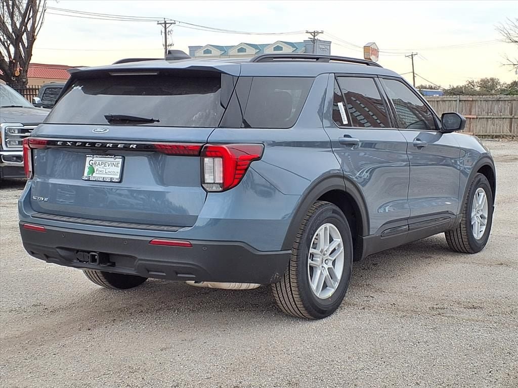 New 2026 Ford Explorer Active RWD image 4