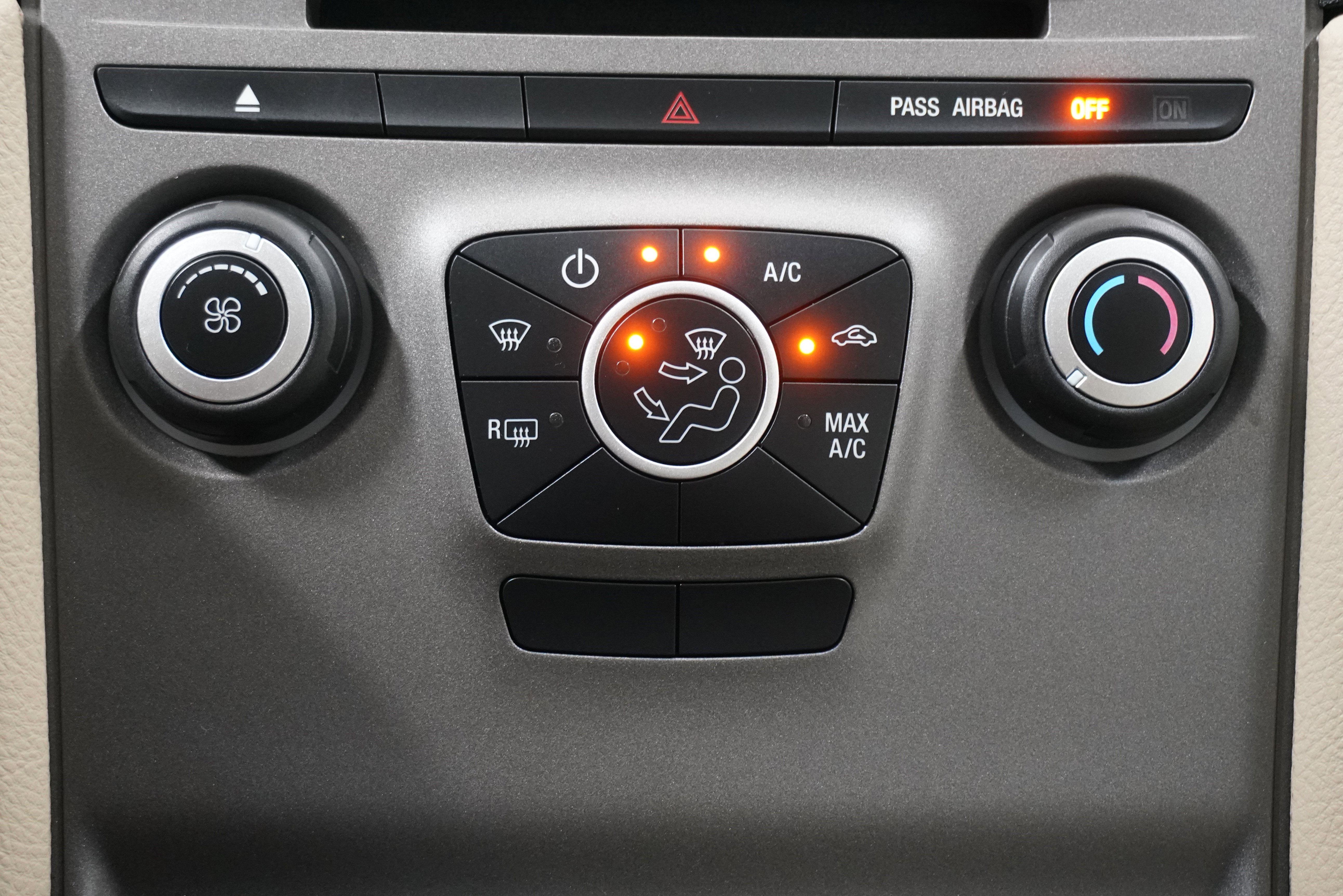 Used 2018 Ford Taurus SE image 18