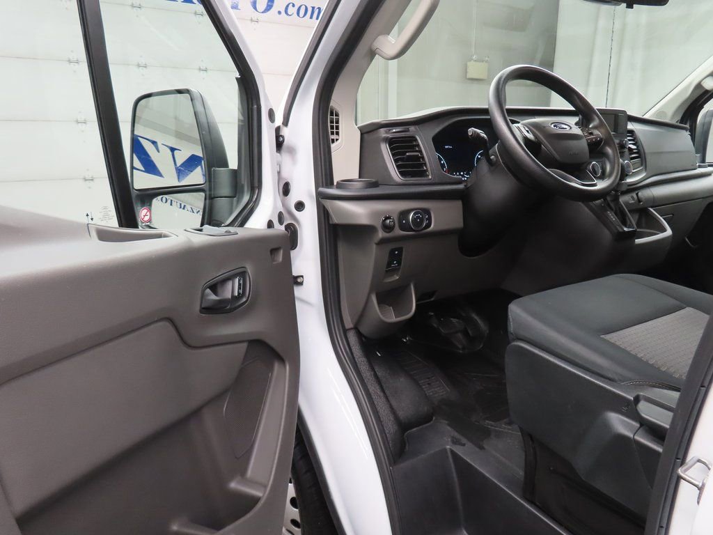 Used 2024 Ford Transit 250 Low Roof AWD w/ Exterior Upgrade Package image 31