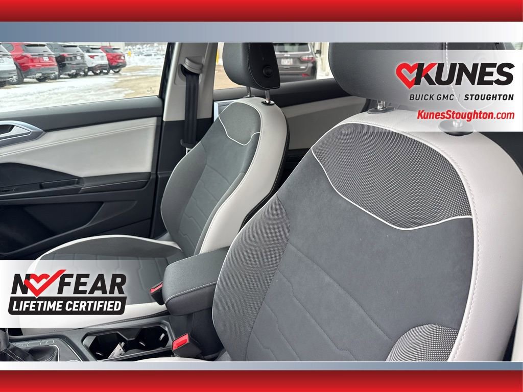 Used 2025 Volkswagen Taos SE image 18