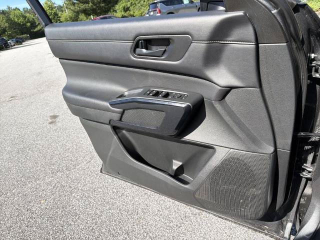 Certified 2025 Nissan Pathfinder SV FWD image 16