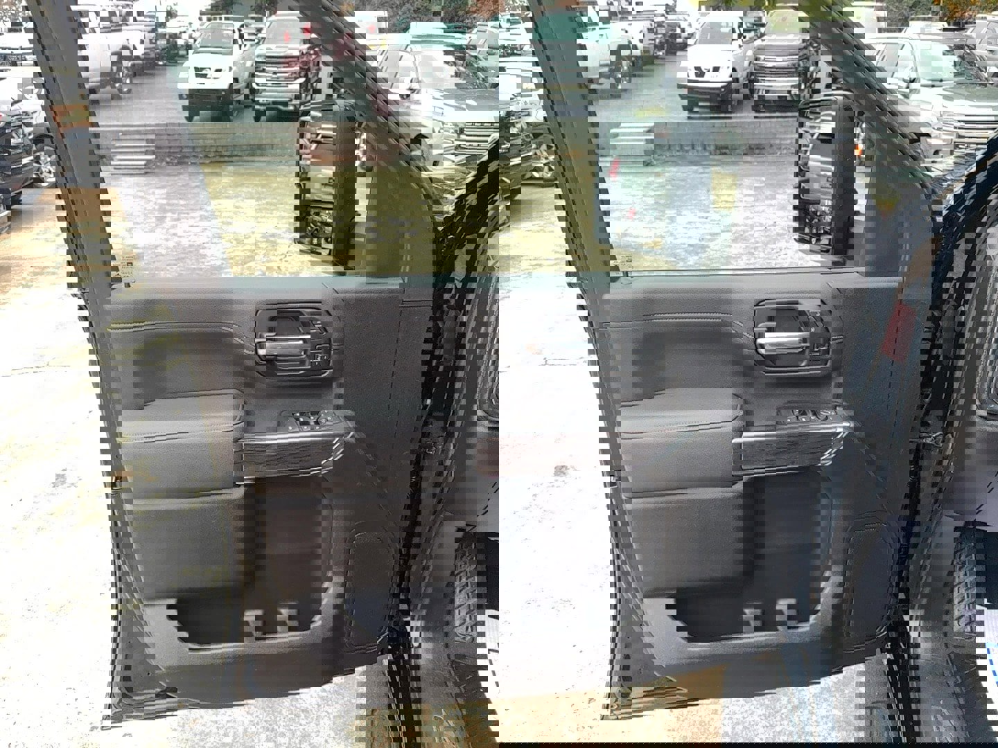 Used 2022 Chevrolet Silverado 2500 LTZ w/ LTZ Plus Package image 12