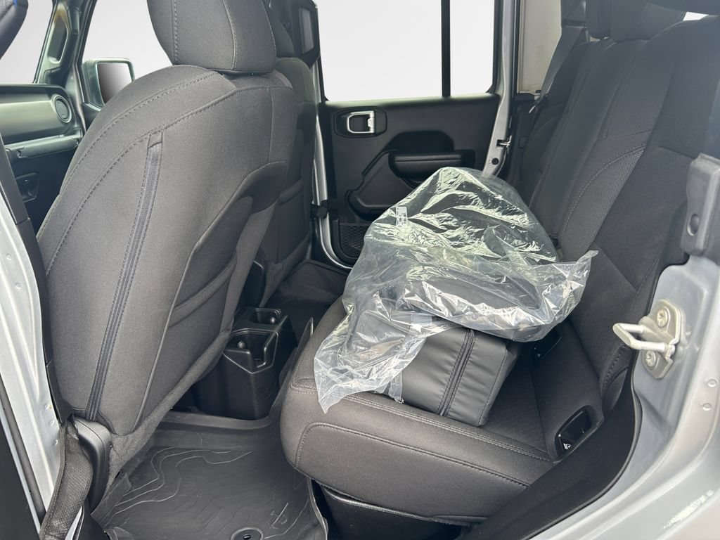 Certified 2023 Jeep Gladiator Sport AWD/4WD image 14