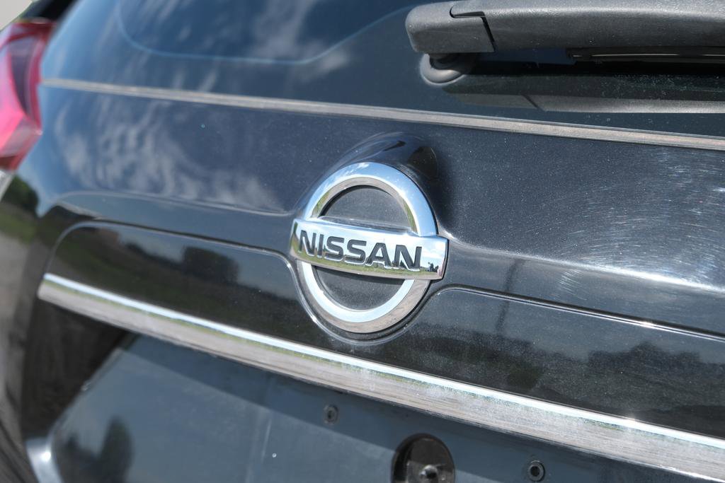 Used 2020 Nissan Rogue S FWD image 27