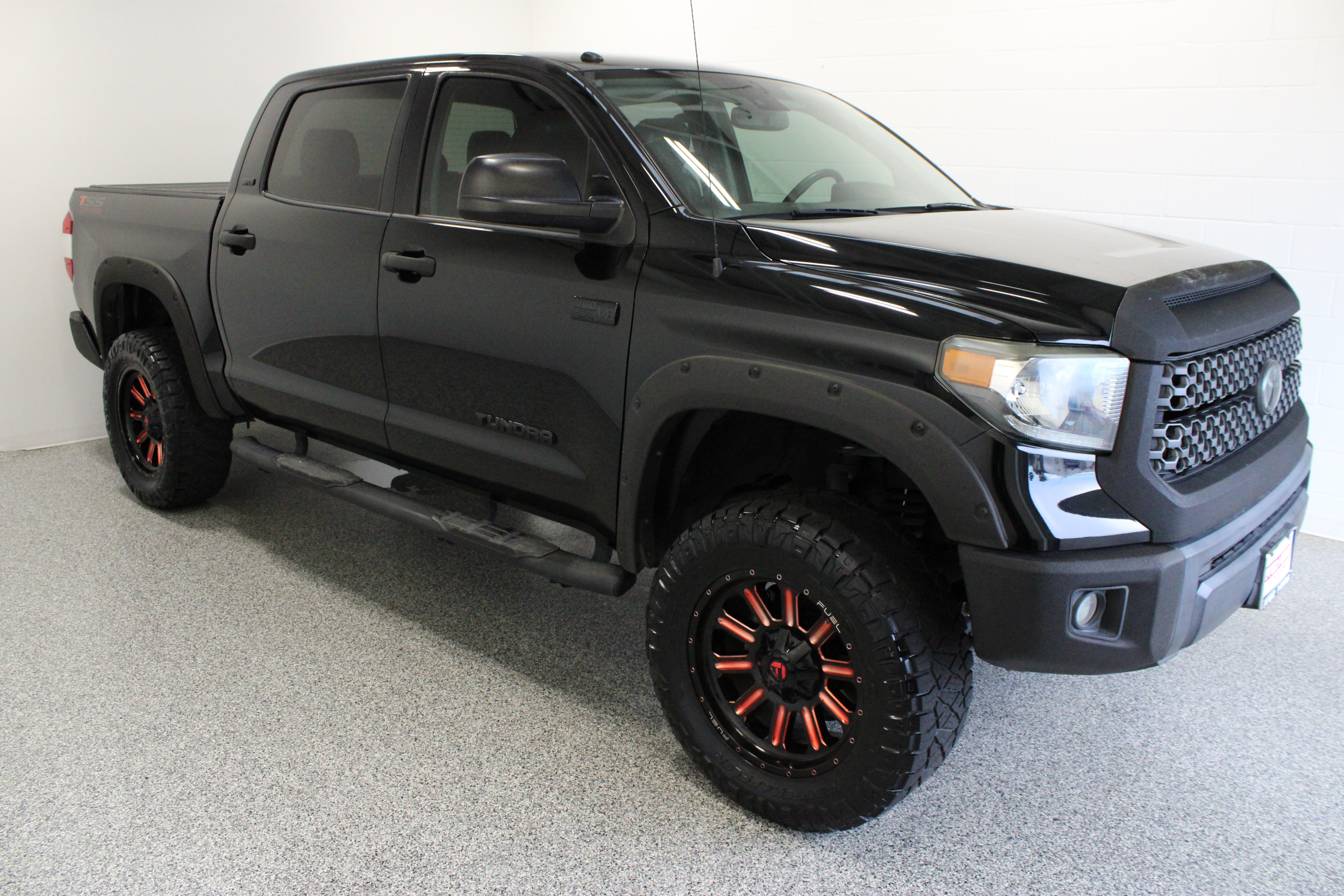 Used 2019 Toyota Tundra SR5 w/ SR5 Upgrade Package AWD/4WD image 4