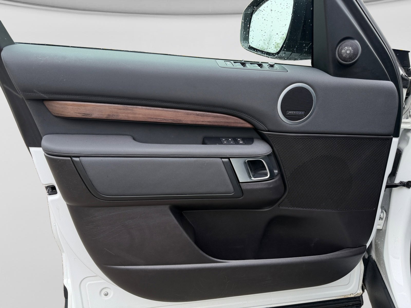 Used 2019 Land Rover Discovery HSE AWD/4WD image 12