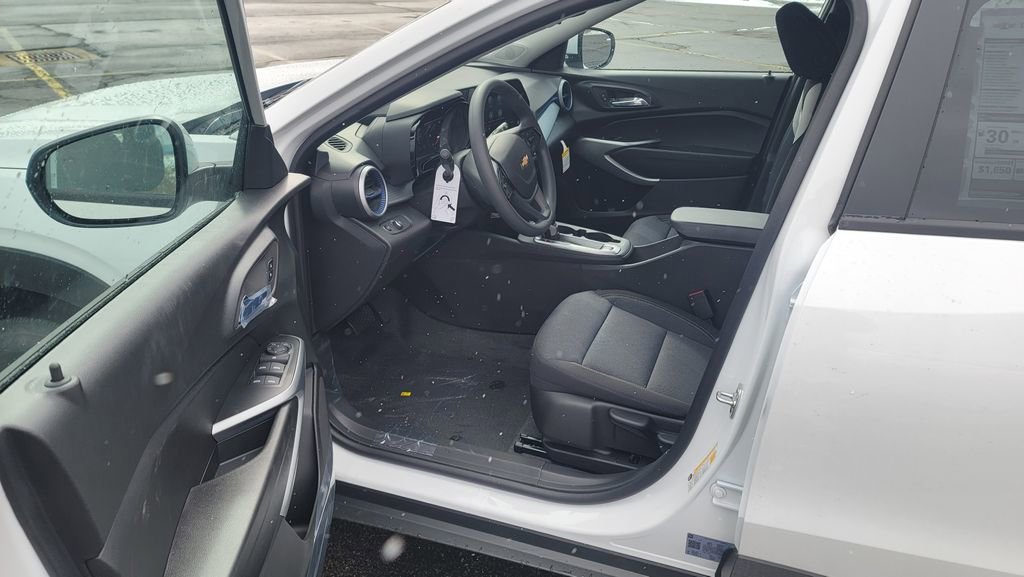 New 2026 Chevrolet Trax LS w/ LS Convenience Package image 18