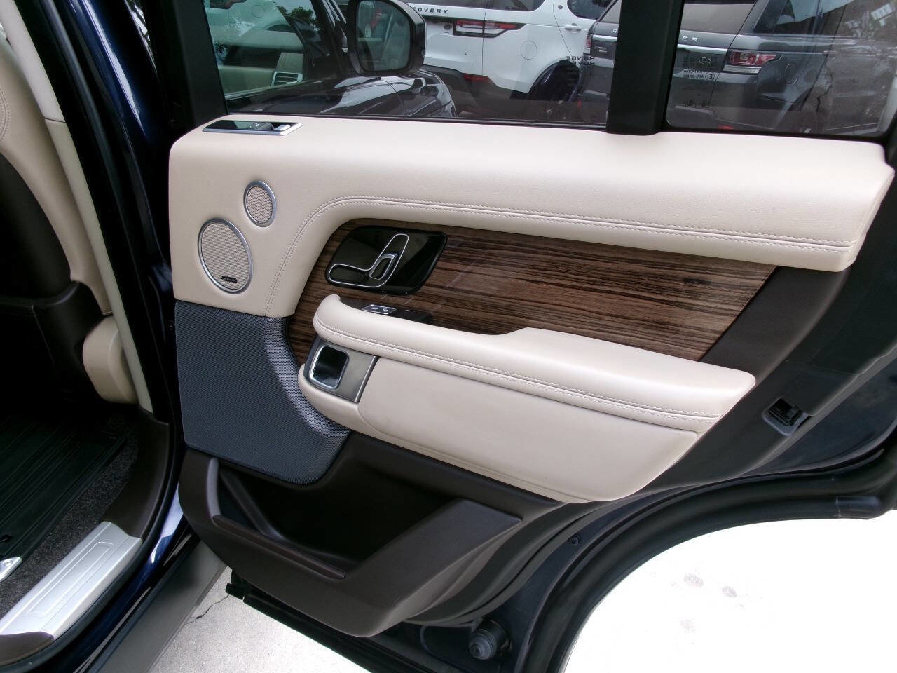 Used 2019 Land Rover Range Rover HSE AWD/4WD image 13
