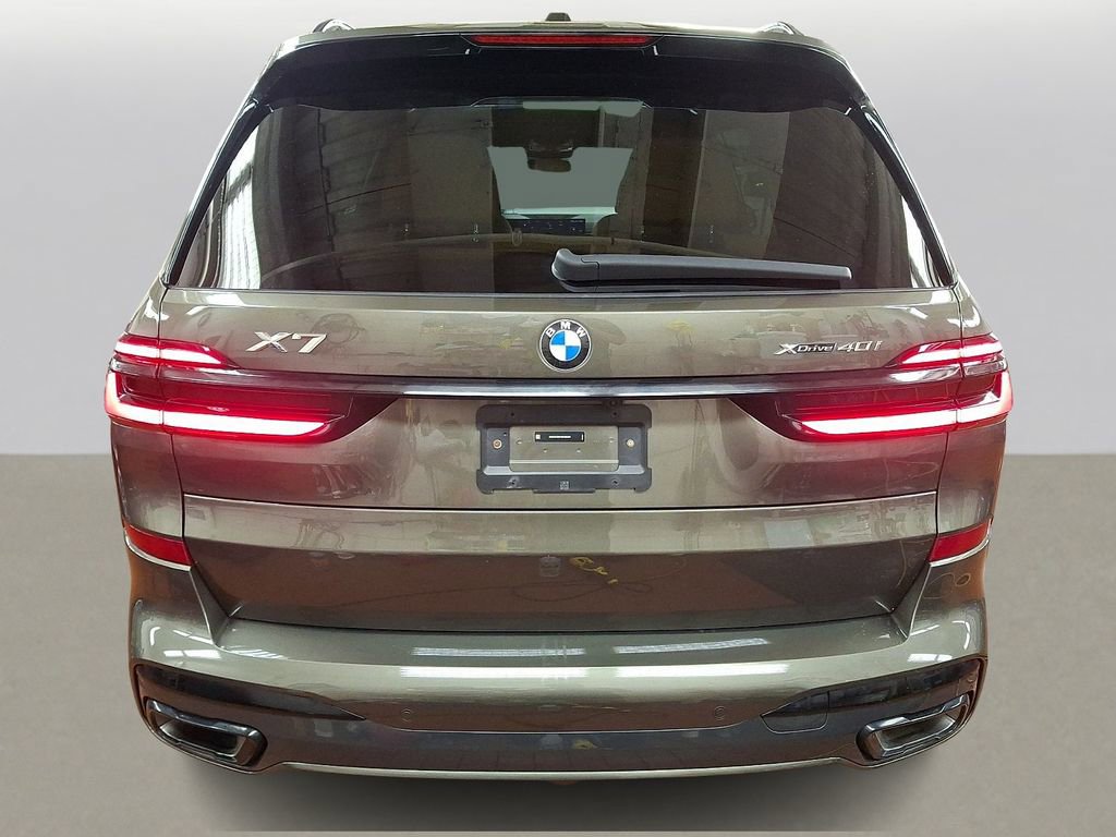 Used 2024 BMW X7 xDrive40i w/ M Sport Package AWD/4WD image 4