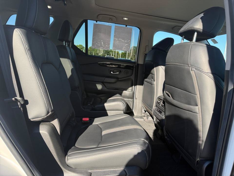 Certified 2025 Honda Pilot Touring image 33