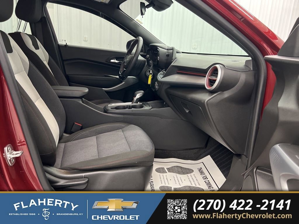 Used 2025 Chevrolet Trax RS w/ Driver Confidence Package image 15
