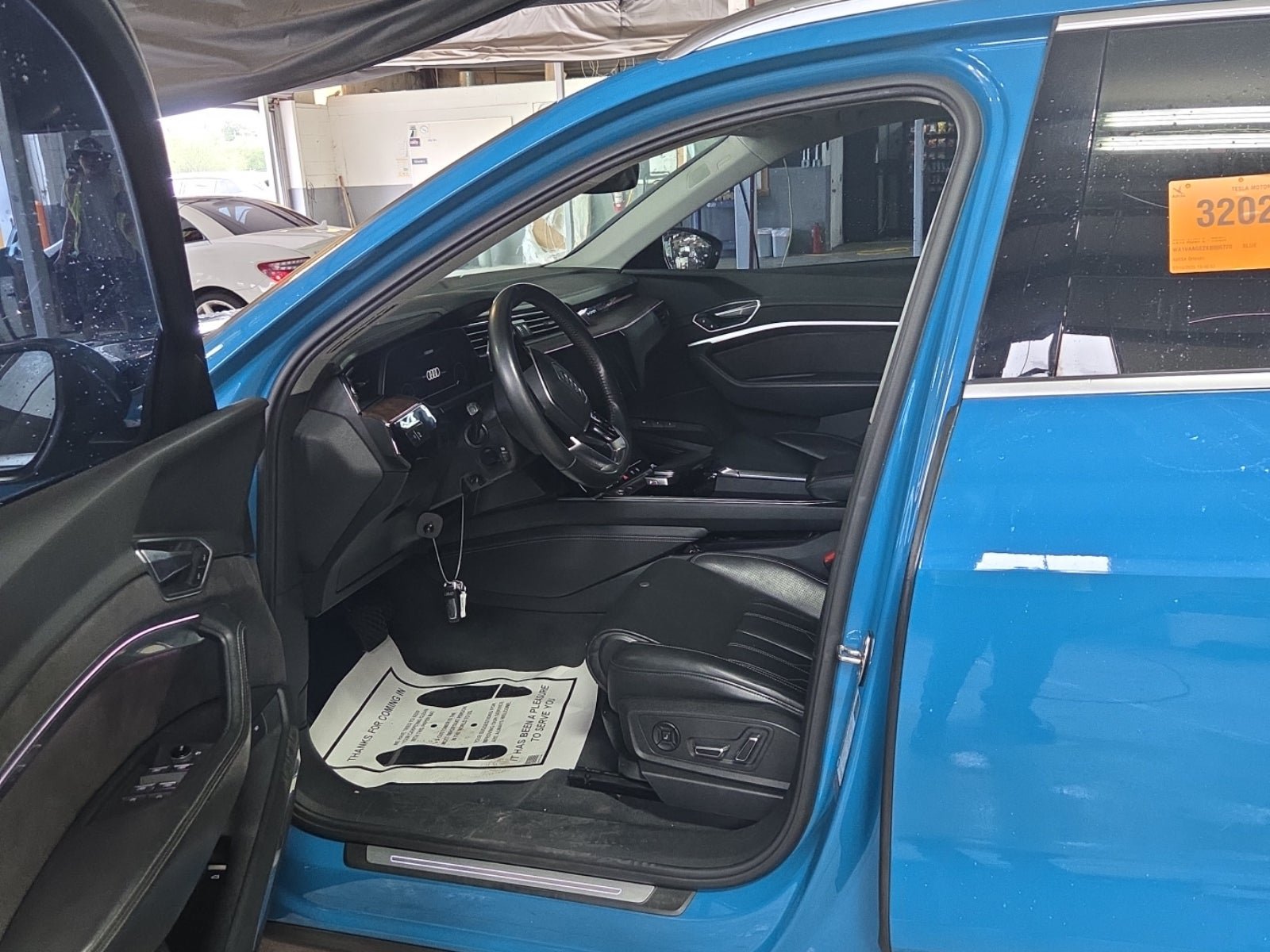 Used 2019 Audi e-tron Prestige w/ Prestige Package AWD/4WD image 4