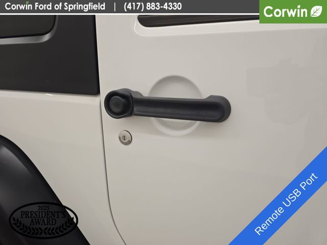 Used 2017 Jeep Wrangler Rubicon AWD/4WD image 9