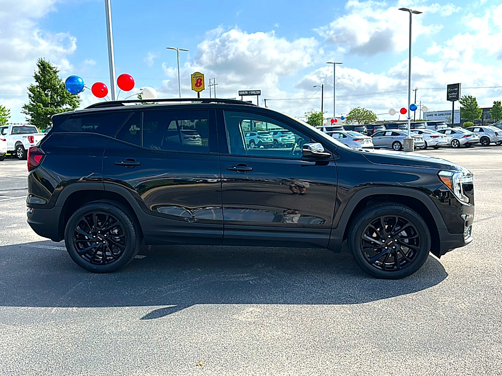 Used 2024 GMC Terrain SLT w/ Elevation Edition AWD/4WD image 9