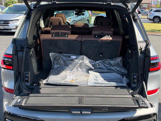 Used 2025 BMW X7 xDrive40i w/ M Sport Package AWD/4WD image 5