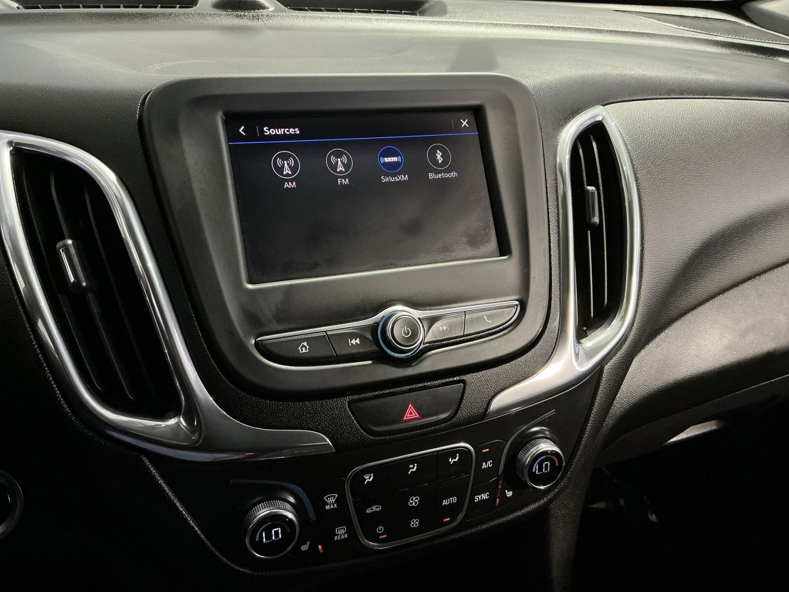 Used 2020 Chevrolet Equinox LT FWD image 19