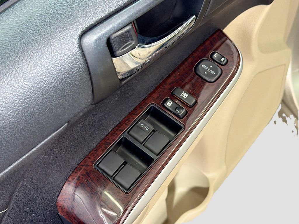 Used 2014 Toyota Camry XLE FWD image 19
