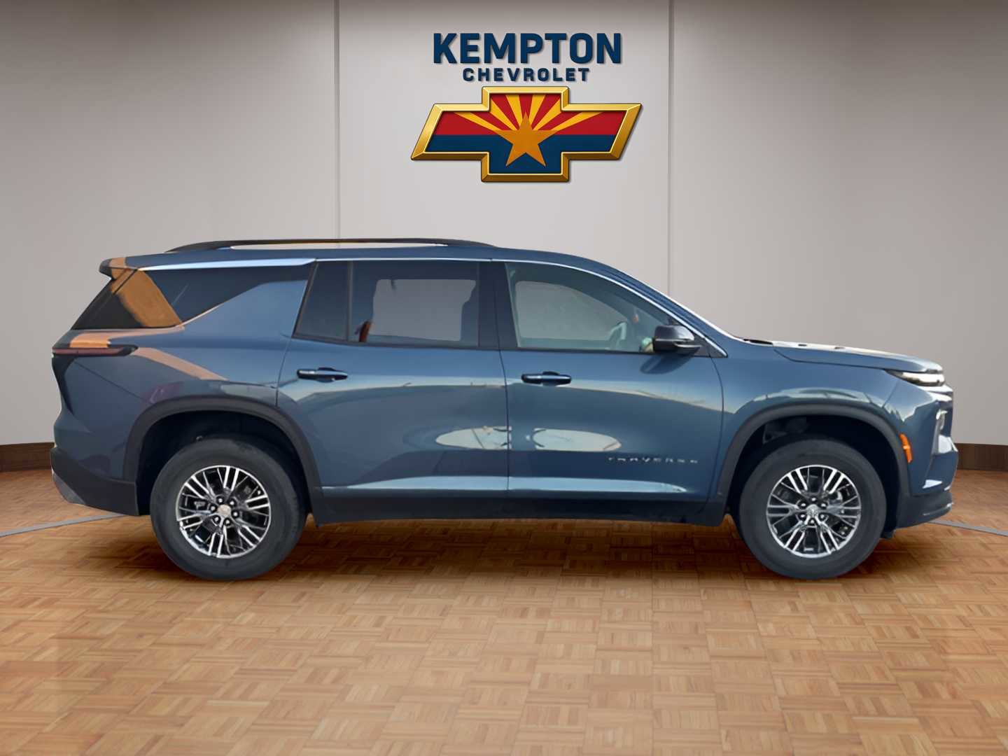 Used 2025 Chevrolet Traverse LT image 7