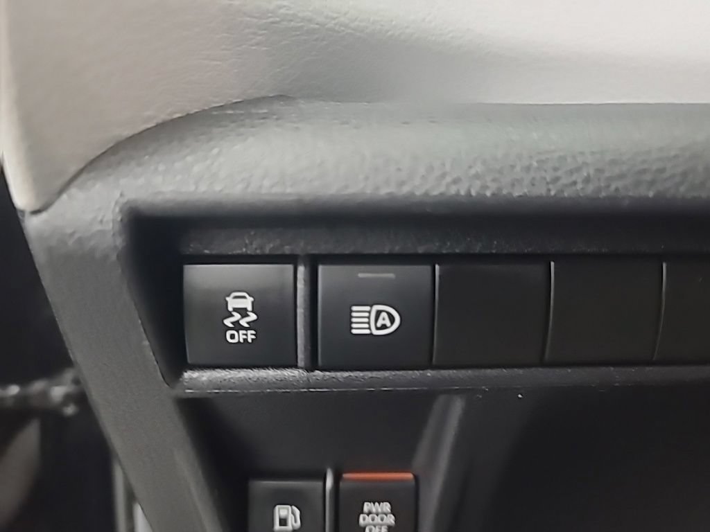 Used 2025 Toyota Sienna LE FWD image 30