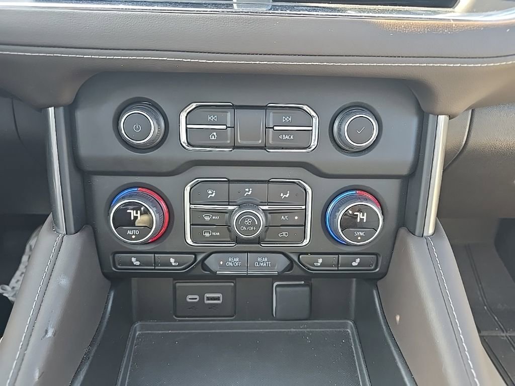 Used 2024 Chevrolet Suburban LT w/ Luxury Package AWD/4WD image 25