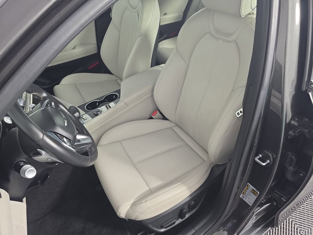 Used 2025 Genesis G70 2.5T image 12