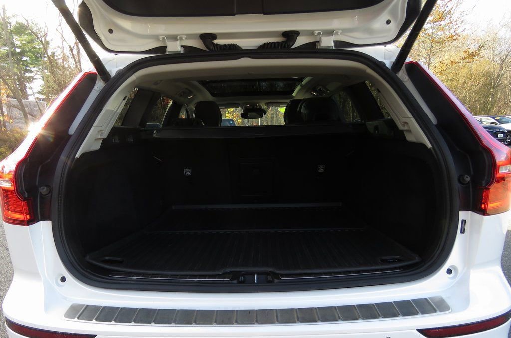 Used 2022 Volvo V60 T5 Cross Country w/ Climate Package image 16