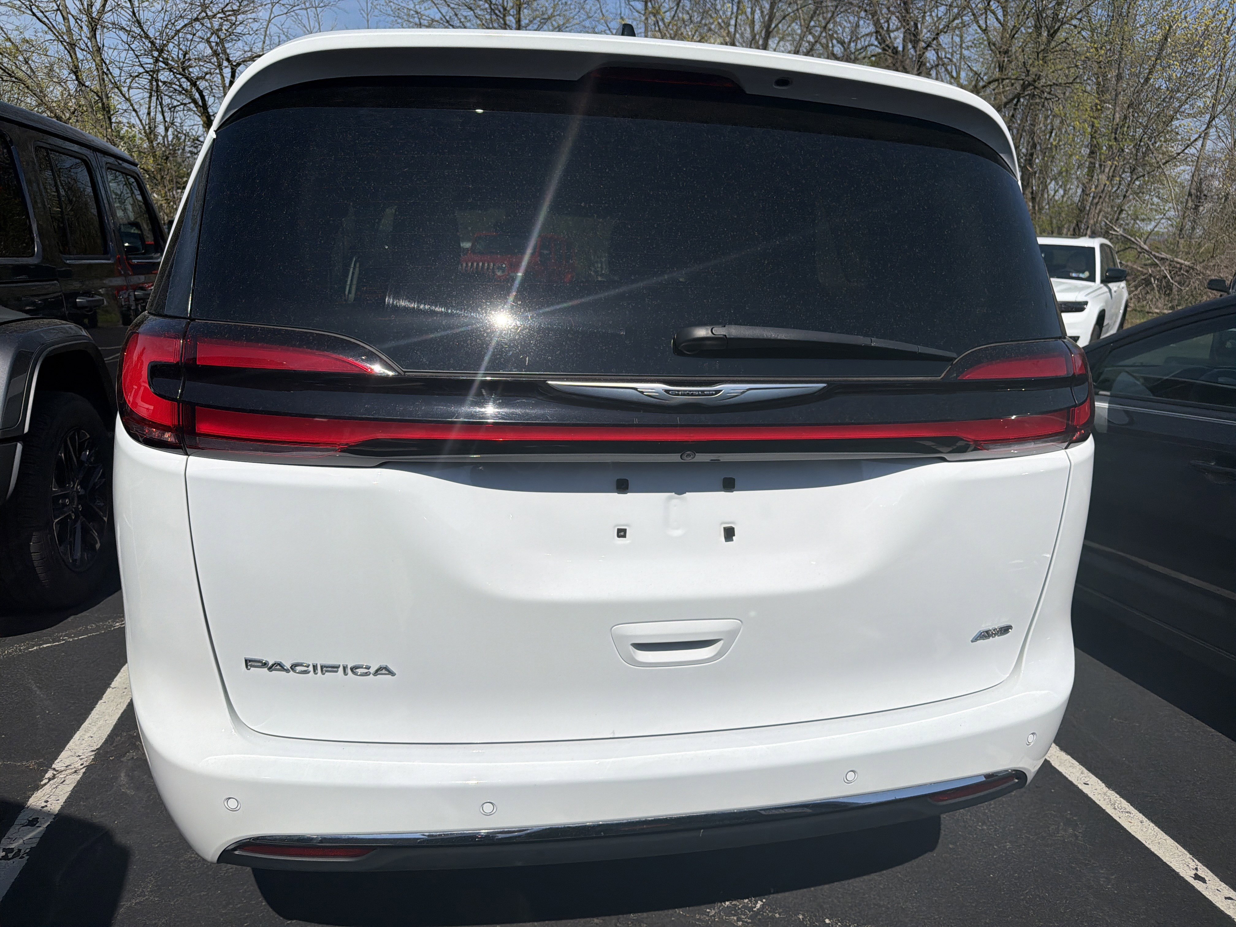 Used 2023 Chrysler Pacifica Touring-L image 5