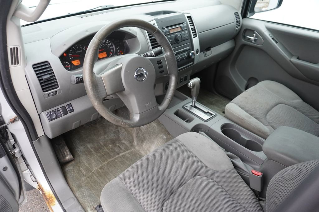 Used 2012 Nissan Frontier SV image 11